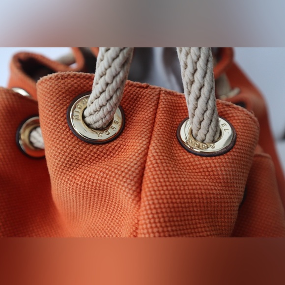 Sale🔥 Michael Kors Bucket Bag - Picture 9 of 13